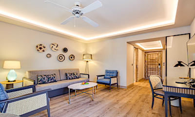 Deniz Manzaralı Bir Odalı Suite